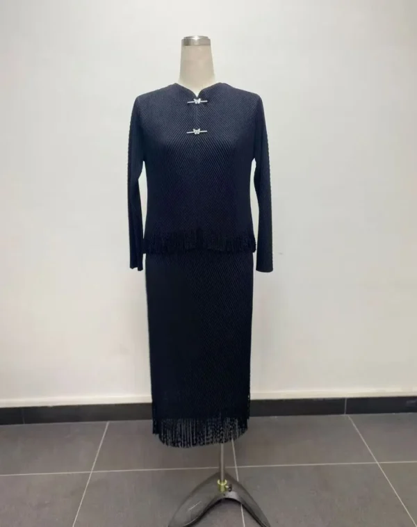 Women Miyaki Miyake Pleated Two-Piece Suit Plus Size Top + Tassel Skirt Elegant Elegant Can Be Worn in All Seasons Knitted - Image 3