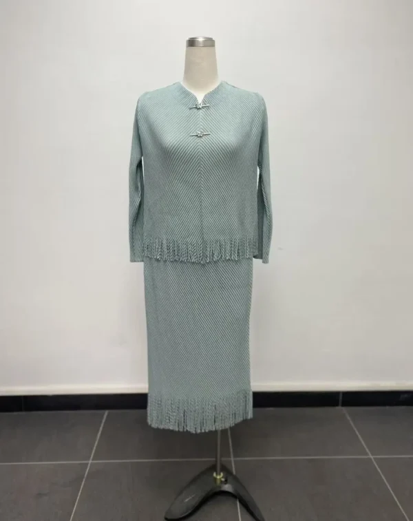 Women Miyaki Miyake Pleated Two-Piece Suit Plus Size Top + Tassel Skirt Elegant Elegant Can Be Worn in All Seasons Knitted - Image 5